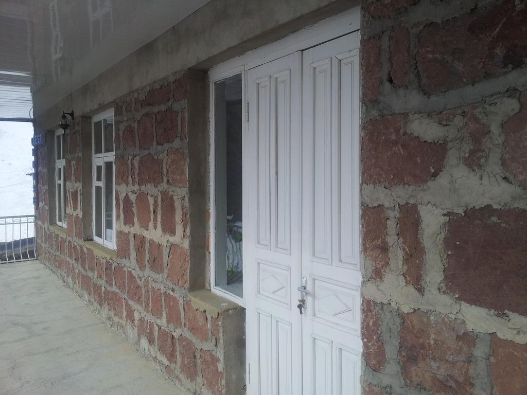 Red Stone Guest House Kazbegi Rom bilde
