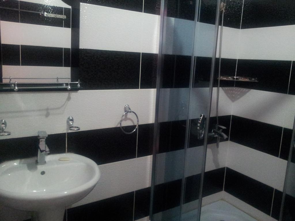 Red Stone Guest House Kazbegi Rom bilde