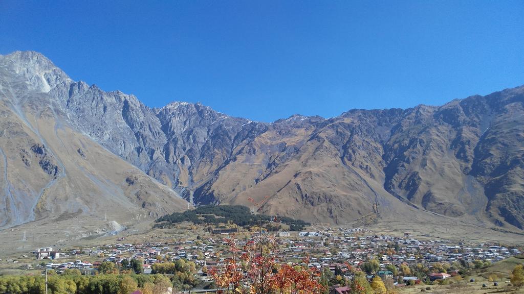 Red Stone Guest House Kazbegi Eksteriør bilde