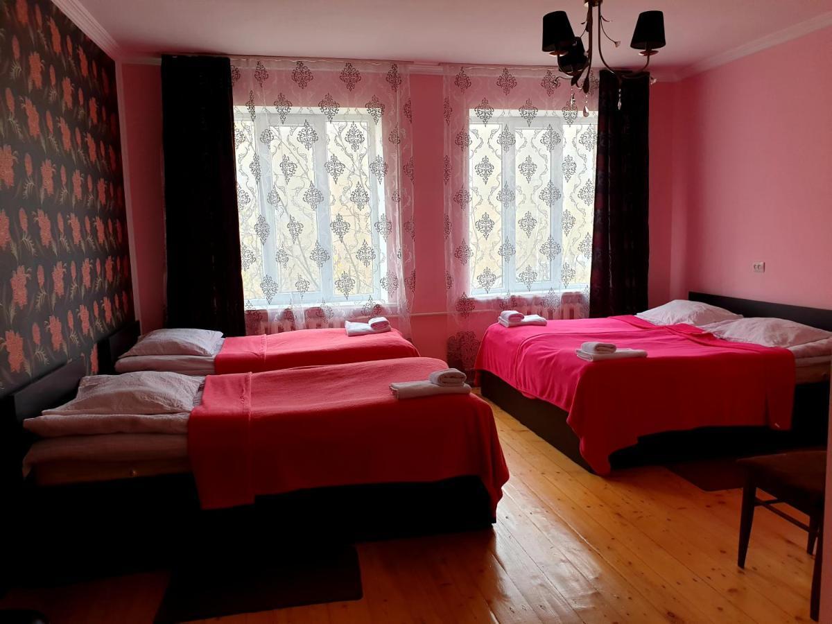 Red Stone Guest House Kazbegi Eksteriør bilde